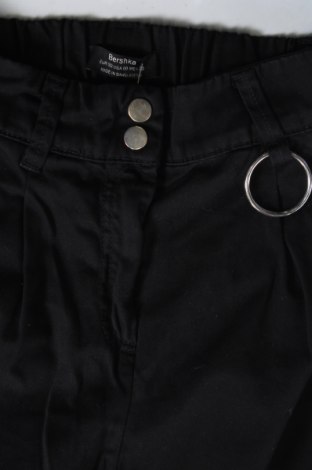 Γυναικείο παντελόνι Bershka, Μέγεθος XXS, Χρώμα Μαύρο, Τιμή 9,30 €