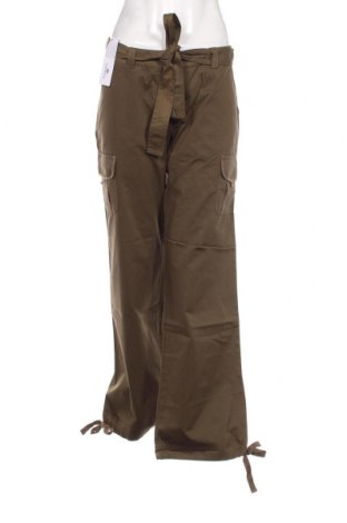 Pantaloni de femei Lacoste, Mărime M, Culoare Verde, Preț 390,31 Lei