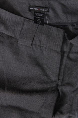 Дамски панталон New York & Company, Размер XS, Цвят Сив, Цена 20,91 лв.