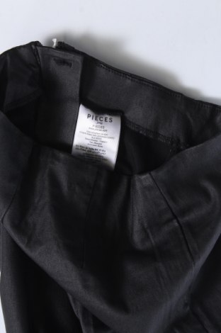 Дамски панталон Pieces, Размер S, Цвят Черен, Цена 6,75 лв.