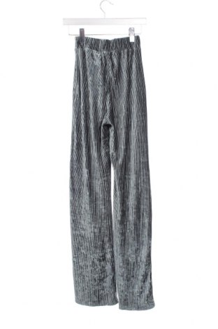 Дамски панталон Pull&Bear, Размер XS, Цвят Зелен, Цена 15,18 лв.