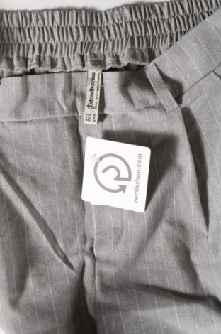 Pantaloni de femei Stradivarius, Mărime M, Culoare Gri, Preț 33,39 Lei