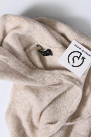 Дамски пуловер Roberto Collina, Размер S, Цвят Бежов, Цена 131,20 лв.