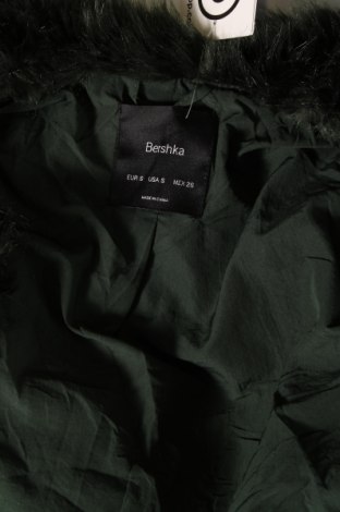 Дамско палто Bershka, Размер S, Цвят Зелен, Цена 37,99 лв.