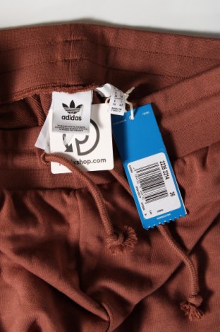 Дамско спортно долнище Adidas Originals, Размер S, Цвят Кафяв, Цена 65,10 лв.