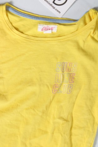Детска тениска Alive, Размер 6-7y/ 122-128 см, Цвят Жълт, Цена 15,60 лв.