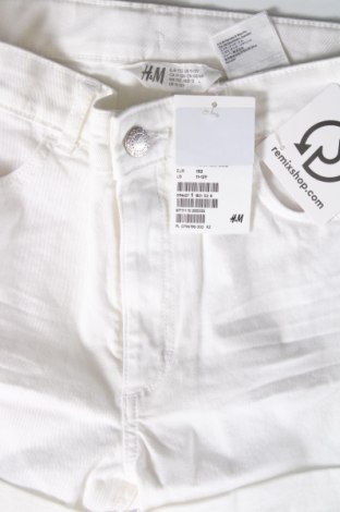 Детски къс панталон H&M, Размер 11-12y/ 152-158 см, Цвят Бял, Цена 22,00 лв.
