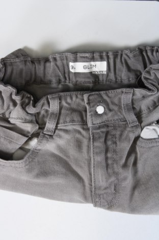 Detské krátke nohavice  Kiabi, Veľkosť 8-9y/ 134-140 cm, Farba Sivá, Cena  4,08 €