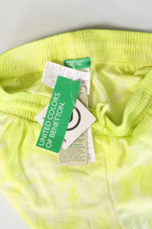 Детски къс панталон United Colors Of Benetton, Размер 7-8y/ 128-134 см, Цвят Зелен, Цена 10,20 лв.