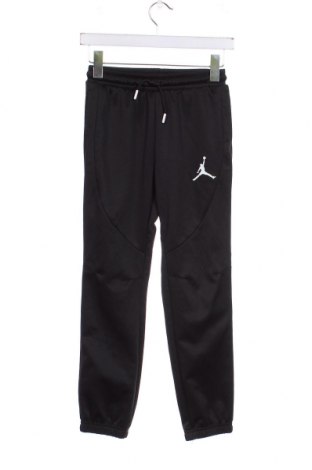 Детско спортно долнище Air Jordan Nike, Размер 8-9y/ 134-140 см, Цвят Черен, Цена 22,29 лв.