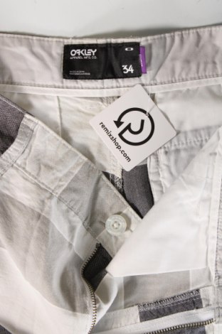 Мъжки къс панталон Oakley, Размер L, Цвят Сив, Цена 65,09 лв.