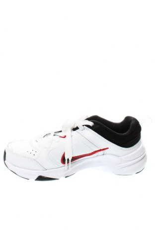 Мъжки обувки Nike, Размер 42, Цвят Бял, Цена 131,95 лв.