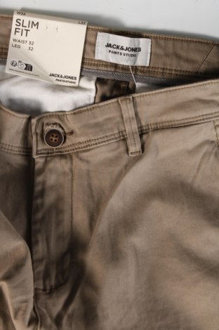 Мъжки панталон Jack & Jones, Размер M, Цвят Бежов, Цена 16,83 лв.