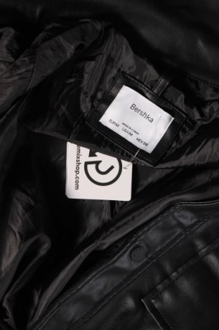 Ανδρικό δερμάτινο μπουφάν Bershka, Μέγεθος M, Χρώμα Μαύρο, Τιμή 27,28 €