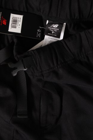 Pantaloni trening de bărbați New Balance, Mărime S, Culoare Negru, Preț 152,96 Lei