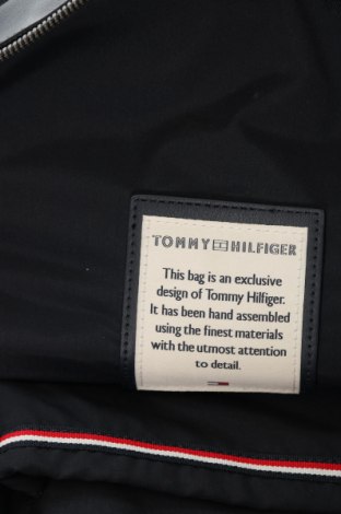 Раница Tommy Hilfiger, Цвят Син, Цена 198,90 лв.