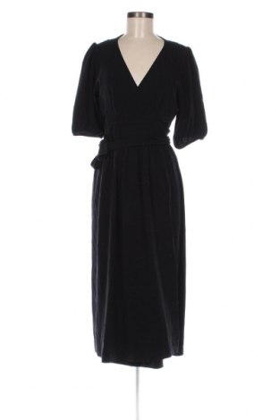 Kleid Selected Femme, Größe M, Farbe Schwarz, Preis 45,30 €