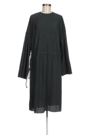 Kleid Zara Trafaluc, Größe M, Farbe Grün, Preis 13,36 €
