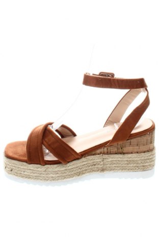 Sandalen Boohoo, Größe 39, Farbe Braun, Preis 13,74 €