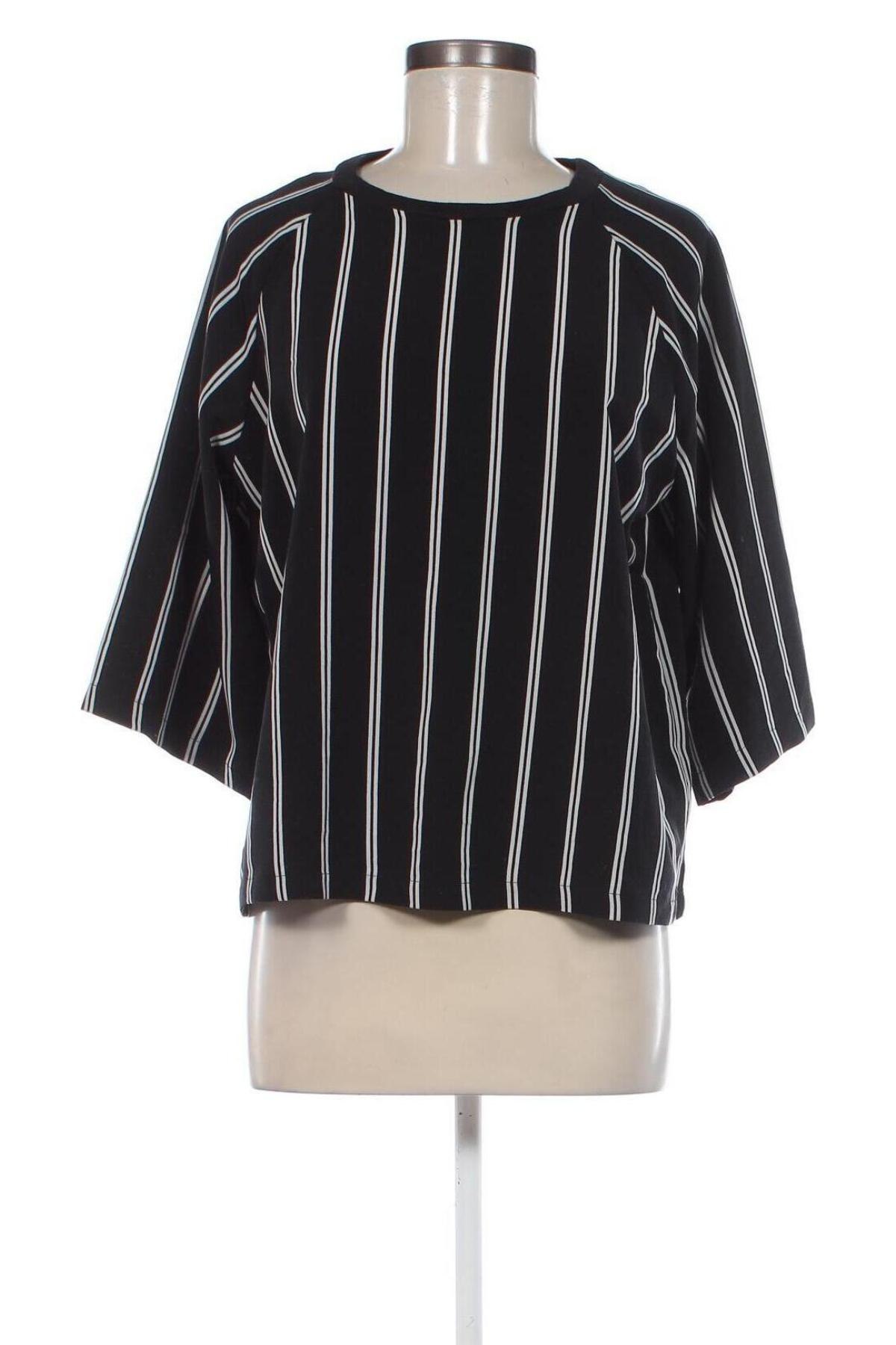 Γυναικεία μπλούζα Monki, Μέγεθος S, Χρώμα Μαύρο, Τιμή 1,69 €