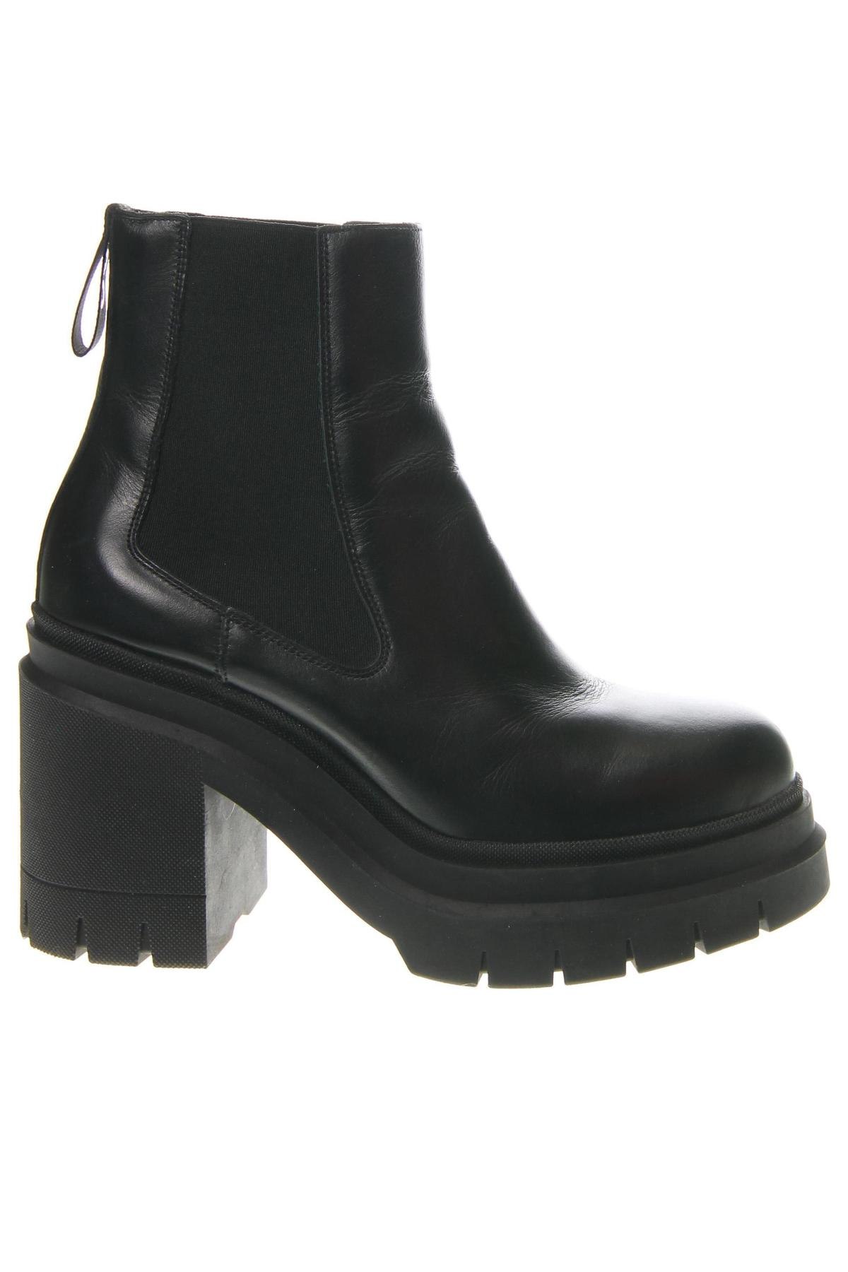 Botine de damă Hugo Boss, Mărime 40, Culoare Negru, Preț 408,88 Lei