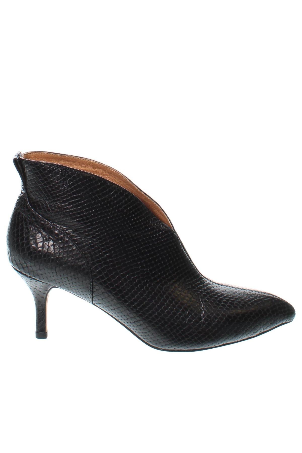 Γυναικεία μποτάκια Shoe The Bear, Μέγεθος 40, Χρώμα Μαύρο, Τιμή 54,64 €