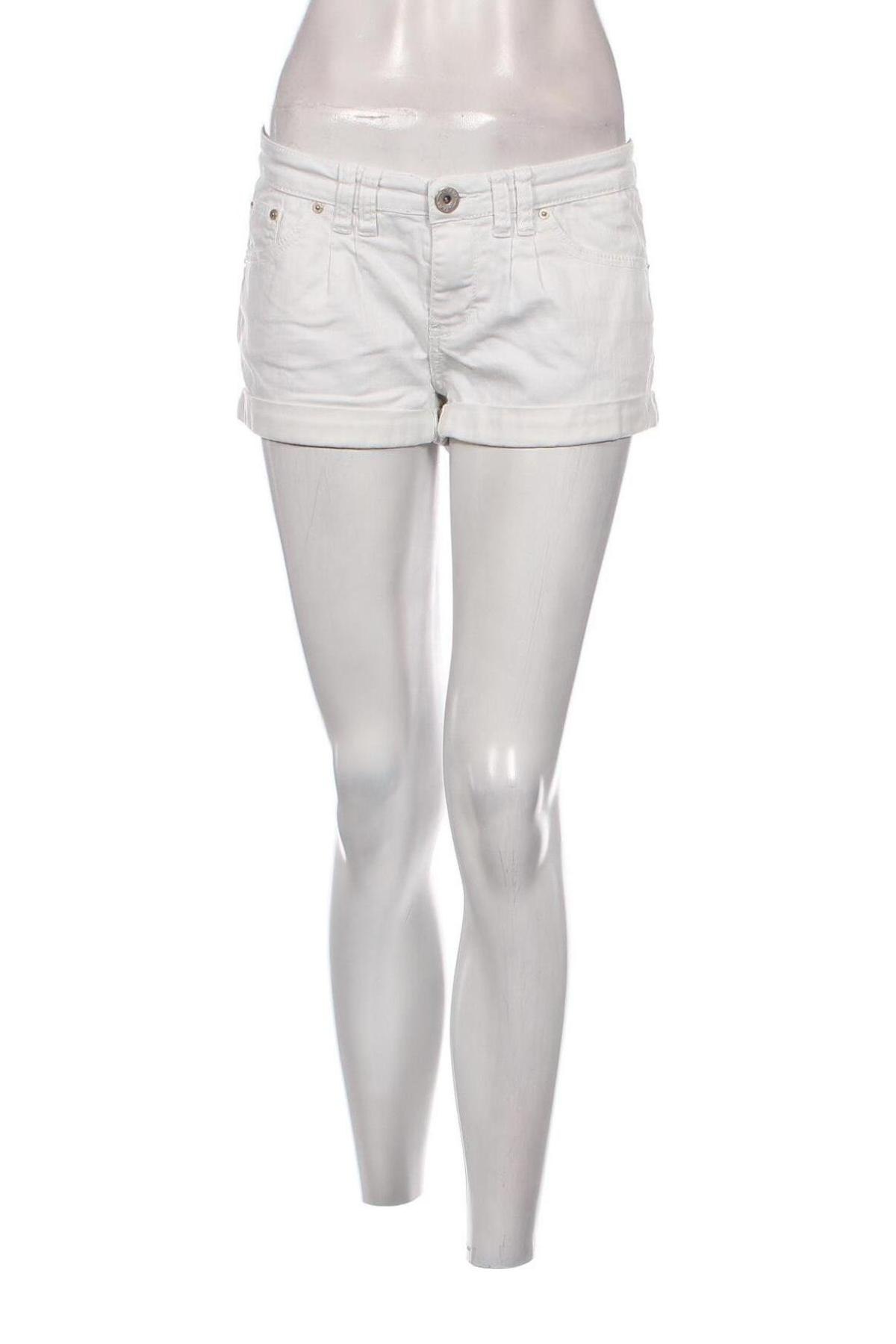 Γυναικείο κοντό παντελόνι Forever, Μέγεθος M, Χρώμα Λευκό, Τιμή 5,70 €