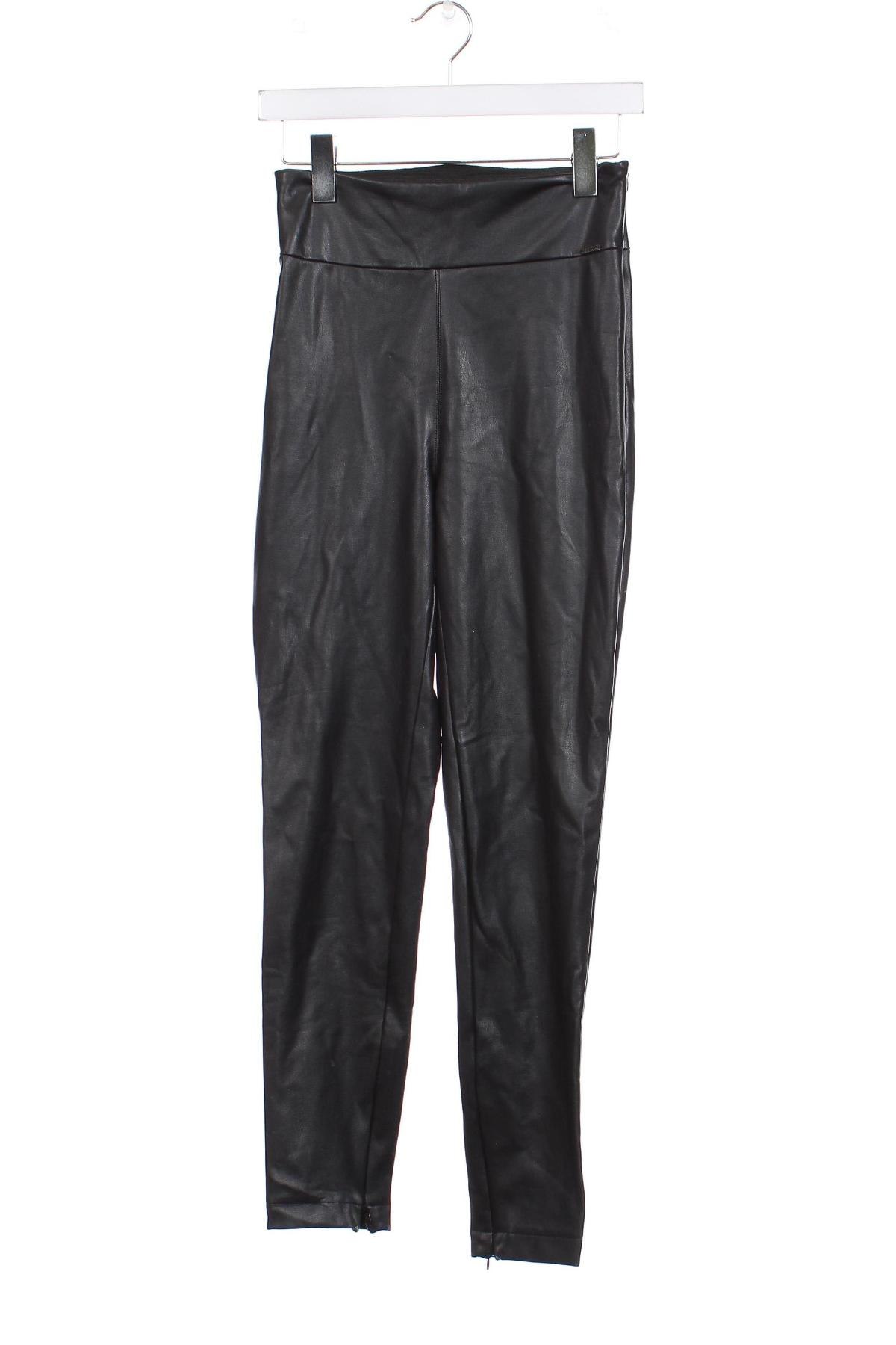 Γυναικείο παντελόνι δερμάτινο Guess, Μέγεθος S, Χρώμα Μαύρο, Τιμή 39,90 €
