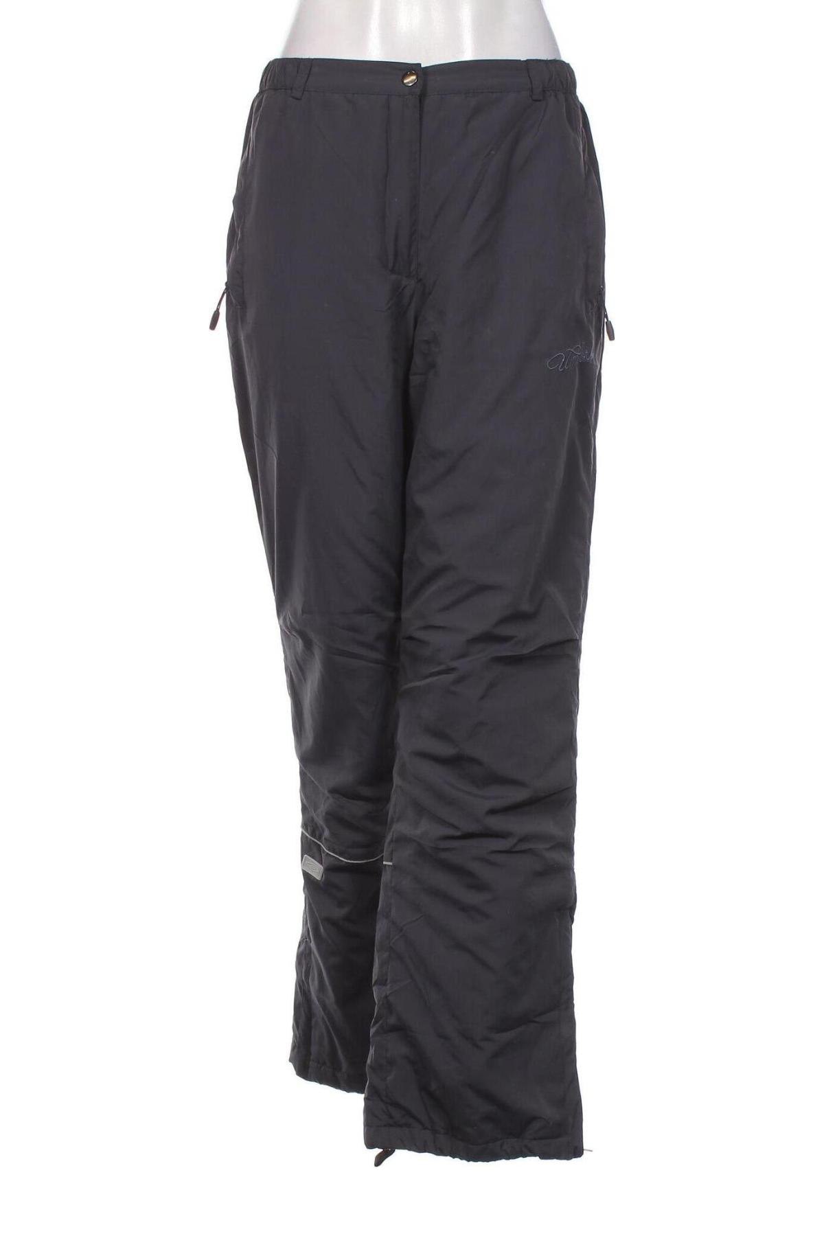 Дамски панталон Umbro, Размер M, Цвят Сив, Цена 5,44 лв.