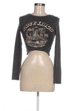 Damen Shirt Bershka, Größe S, Farbe Grau, Preis 13,99 €