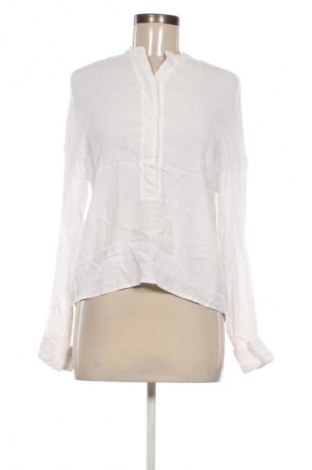 Damen Shirt Stradivarius, Größe S, Farbe Weiß, Preis 5,99 €