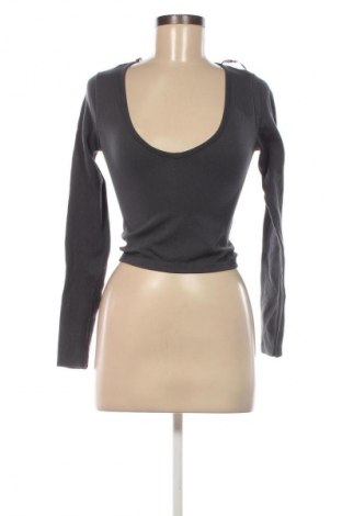 Damen Shirt Stradivarius, Größe S, Farbe Grau, Preis 13,99 €
