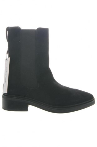 Botine de damă Calvin Klein, Mărime 40, Culoare Negru, Preț 1.224,99 Lei