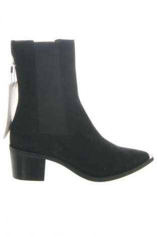 Botine de damă Calvin Klein, Mărime 38, Culoare Negru, Preț 1.224,99 Lei