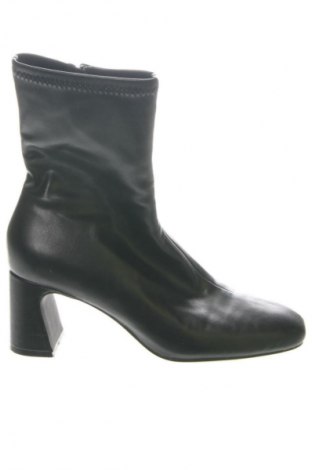 Damskie botki Pull&Bear, Rozmiar 38, Kolor Czarny, Cena 157,99 zł