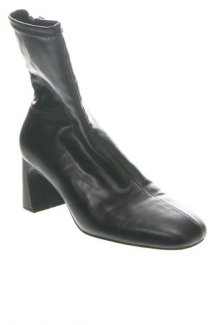 Damskie botki Pull&Bear, Rozmiar 38, Kolor Czarny, Cena 157,99 zł