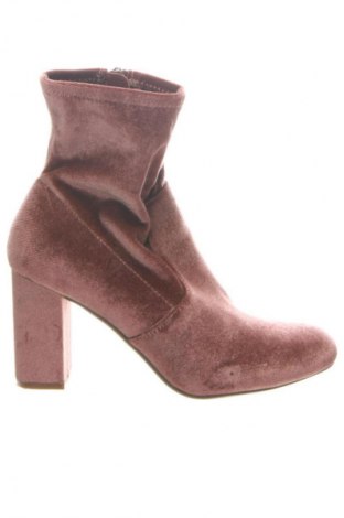 Дамски боти Steve Madden, Размер 38, Цвят Розов, Цена 74,99 лв.