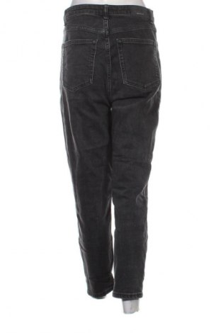 Γυναικείο Τζίν Bershka, Μέγεθος M, Χρώμα Γκρί, Τιμή 18,99 €