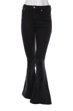 Blugi de femei Bershka, Mărime S, Culoare Negru, Preț 98,99 Lei