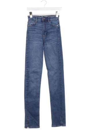 Blugi de femei Bershka, Mărime XS, Culoare Albastru, Preț 78,79 Lei