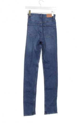 Blugi de femei Bershka, Mărime XS, Culoare Albastru, Preț 78,79 Lei