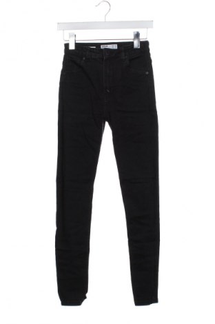 Női farmernadrág Bershka, Méret XS, Szín Fekete, Ár 7 879 Ft