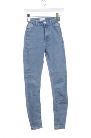 Dámske džínsy  Bershka, Veľkosť XS, Farba Modrá, Cena  8,95 €