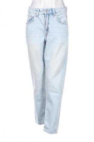 Blugi de femei Bershka, Mărime M, Culoare Albastru, Preț 80,34 Lei