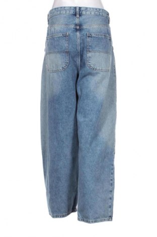 Γυναικείο Τζίν Bershka, Μέγεθος M, Χρώμα Μπλέ, Τιμή 14,83 €