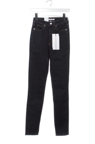 Damskie jeansy Calvin Klein Jeans, Rozmiar XS, Kolor Niebieski, Cena 434,27 zł