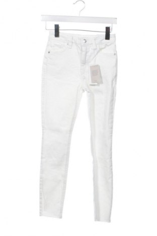 Damskie jeansy Mango, Rozmiar XXS, Kolor Biały, Cena 215,99 zł