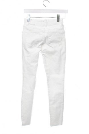 Damskie jeansy Mango, Rozmiar XXS, Kolor Biały, Cena 215,99 zł