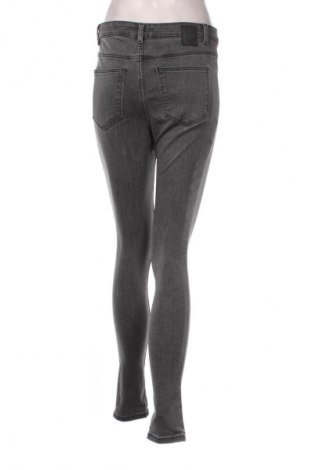 Dámske džínsy  Pieces, Veľkosť M, Farba Sivá, Cena  17,95 €
