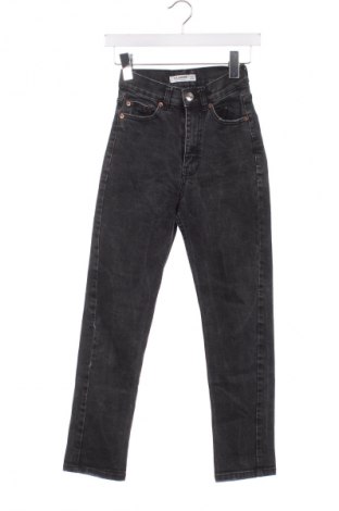 Női farmernadrág Pull&Bear, Méret XXS, Szín Fekete, Ár 3 439 Ft